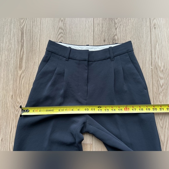 Aritzia Wilfred The Effortless Pant™ - Crepette™ Sz 2
Dark Night Navy - Picture 10 of 16